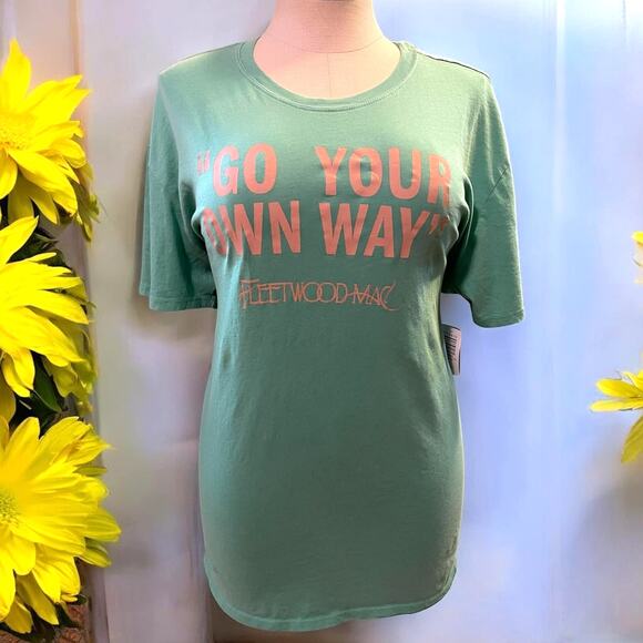 Torrid 2 (2x 18/20) FLEETWOOD MAC Go Your Own Way Rock Tour Concert T Shirt New - Picture 1 of 2